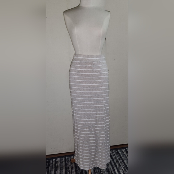 Bluenotes striped women’s small maxi skirt with side slit - Picture 2 of 7